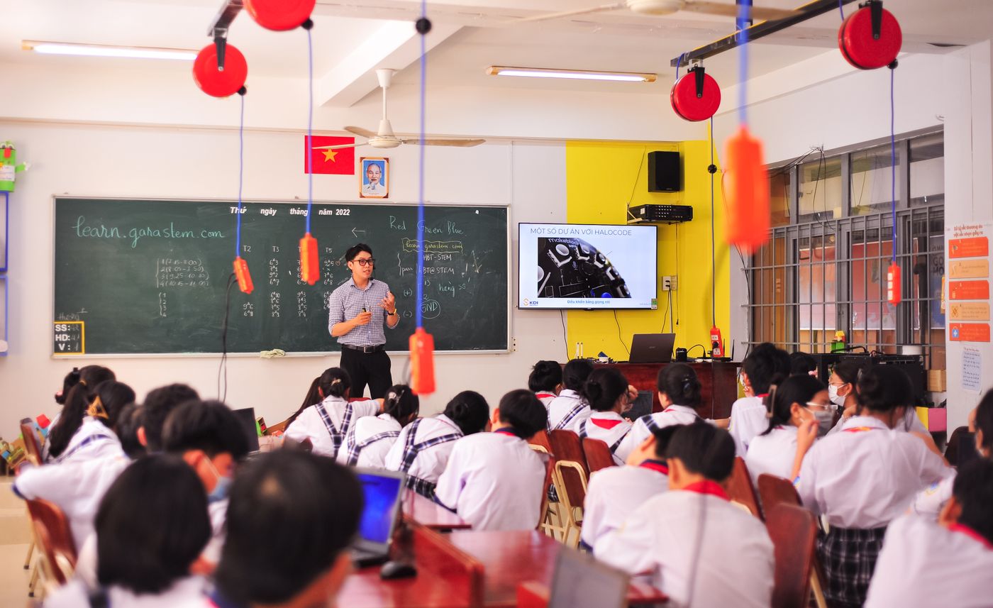 Bảng lương giáo viên mới nhất 2026: Chi tiết phụ cấp ưu đãi và cách tính theo hạng chức danh